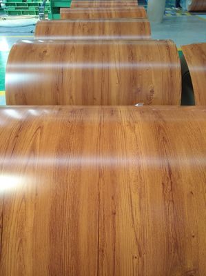 AA3105 คอยล์อลูมิเนียมเคลือบสีสีไม้คอยส์อลูมิเนียมเคลือบโพลีเอสเตอร์สำหรับงานตกแต่งและวัสดุประตู