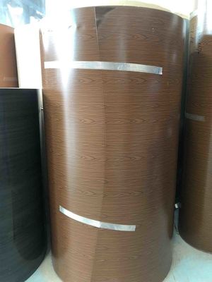 สีน้ําตาล/สีขาวเคลือบอัลลูมิเนียม Trim Coil 24 x 50 นิ้ว x 100 ฟุต ใช้สําหรับการติดตั้งหลังคาและด้านข้าง