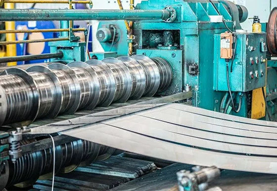 แผ่นอลูมิเนียมเคลือบสีสำหรับรูปแบบหลังคาที่แตกต่างกันและการผลิตรางน้ำฝน