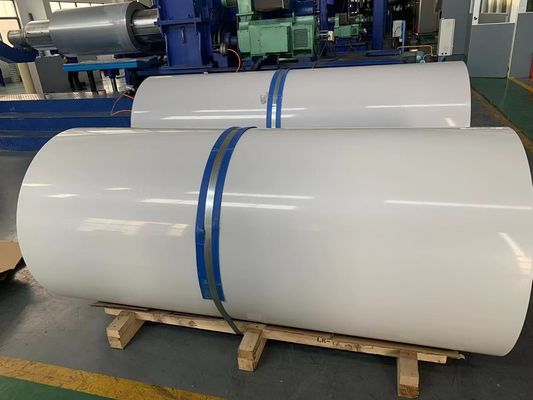 อลูมิเนียมเคลือบสีขาวกระดาษ PE ที่เคลือบความกว้าง 2600mm ใช้ในอุตสาหกรรมรถยนต์