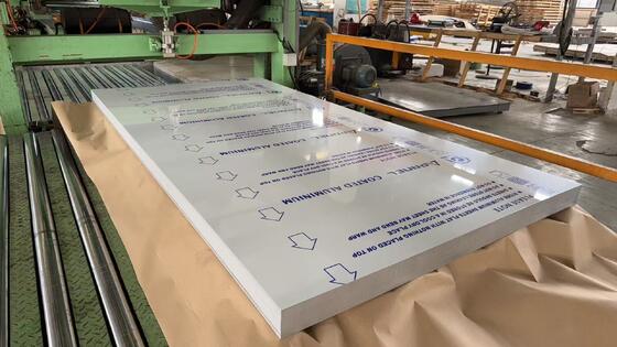 แผ่นอลูมิเนียมเคลือบสีความหนา 0.03 นิ้วสำหรับแผงตกแต่งภายใน