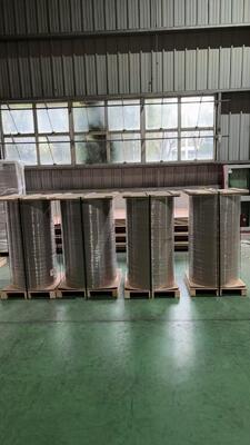 แผ่นอัลลูมิเนียมความแข็งแรงสูง สําหรับการตกแต่งอาคาร ออกแบบเพื่อความทนทานต่อสภาพอากาศและความน่าสนใจทางสายตาในการออกแบบสถาปัตยกรรมที่ทันสมัย